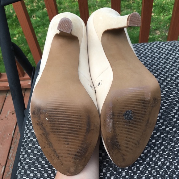 Colin Stuart Cream Heels with Cutouts - Picture 4 of 6